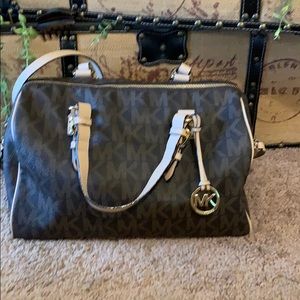 Dooney and bourke purse